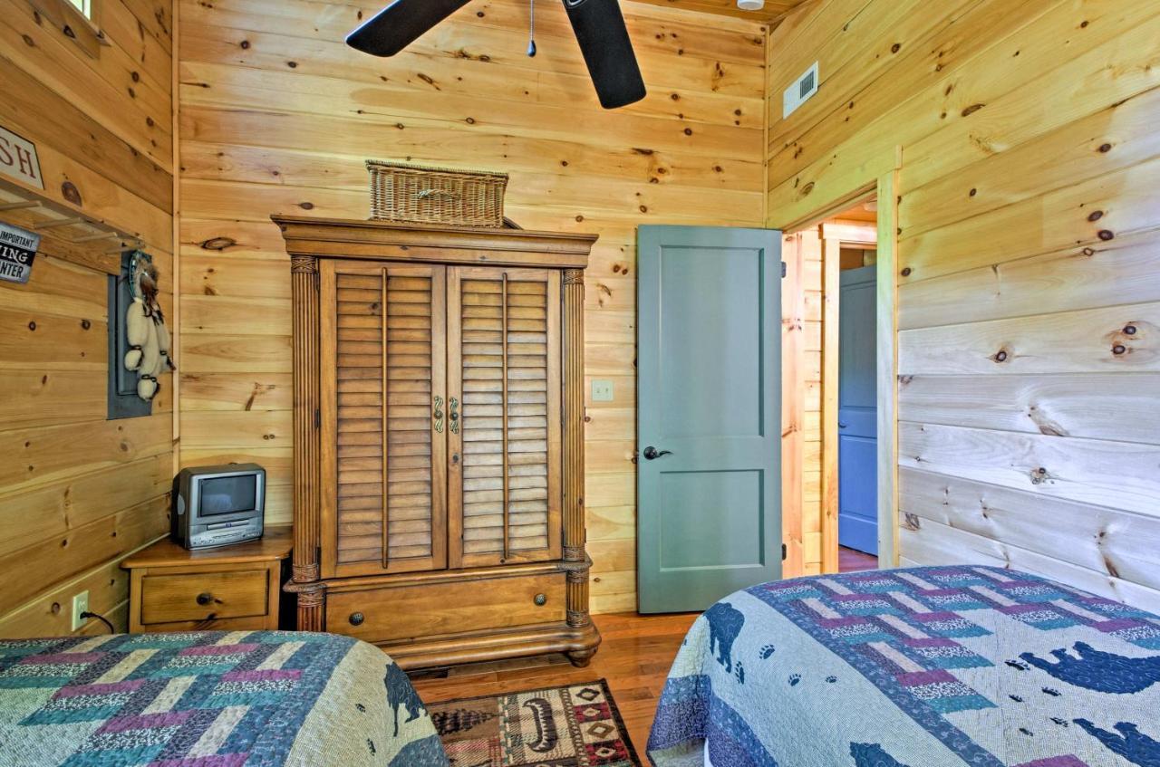 Bryson City Cabin With Fire Pit On Coopers Creek! Exterior photo